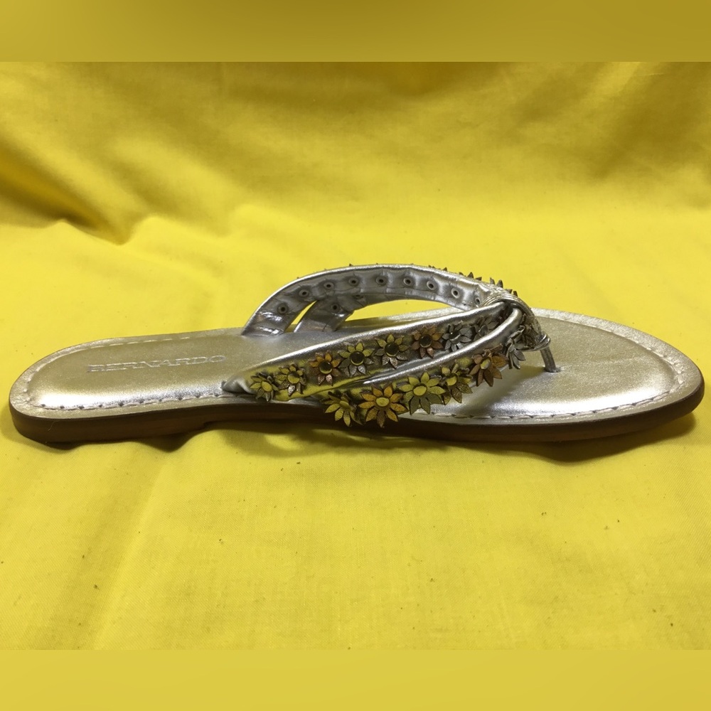 Bernardo Silver Braided Thong Sandals for Women SZ 8 NWT - Picture 8 of 9